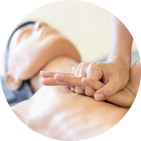 Formation massage cardiaque sur un mannequin