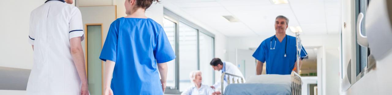 Professionnels de santé dans un établissement de soins