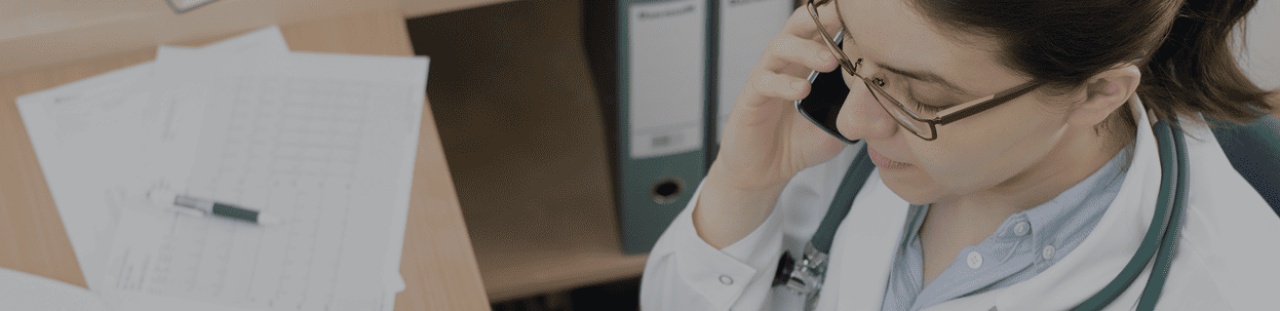Personnel de Samsic Médical au téléphone avec un patient