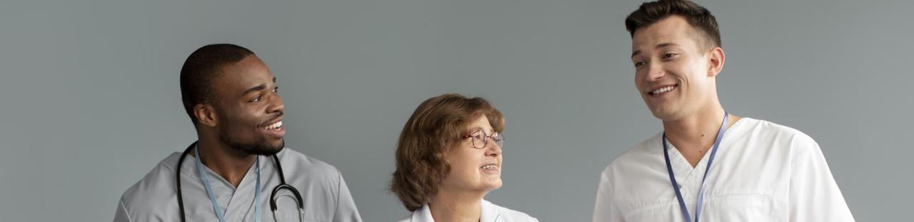 Infirmiers et médecins qui parlent
