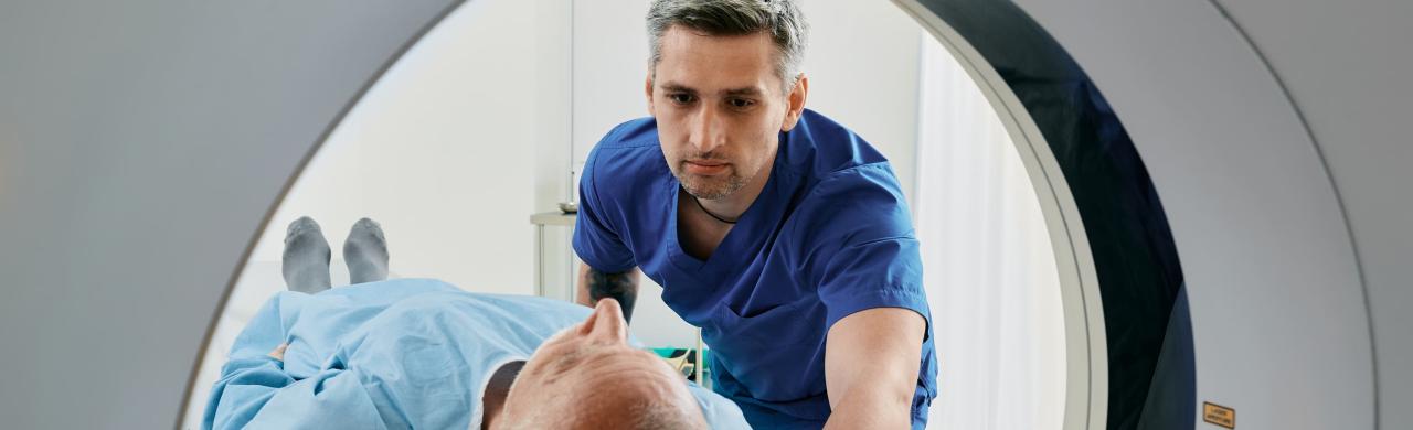 Manipulateur radio avec un patient